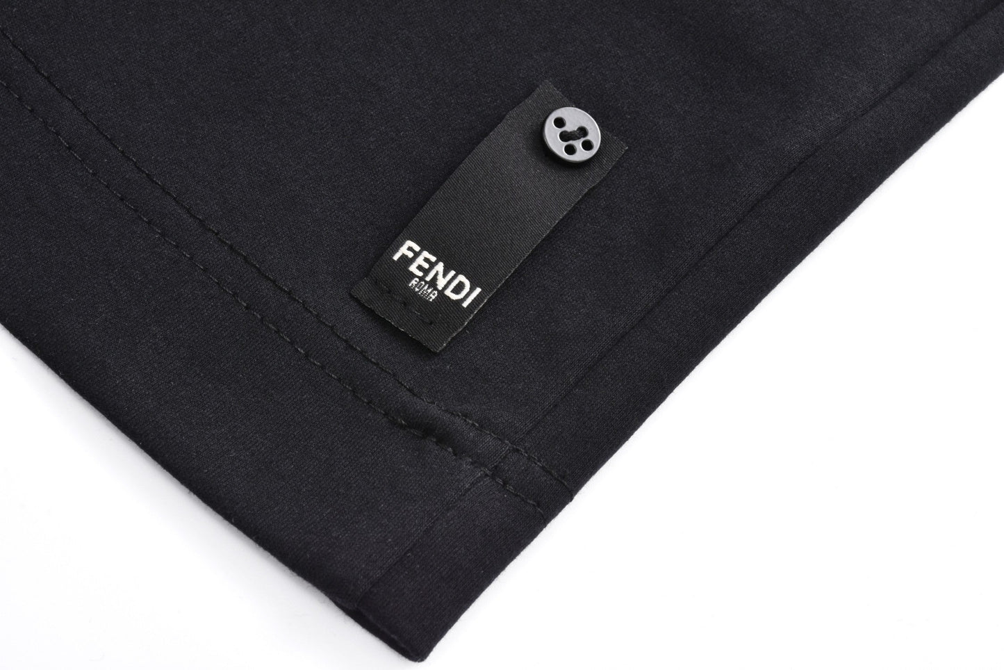 Short sleeves with small leather label on chest
