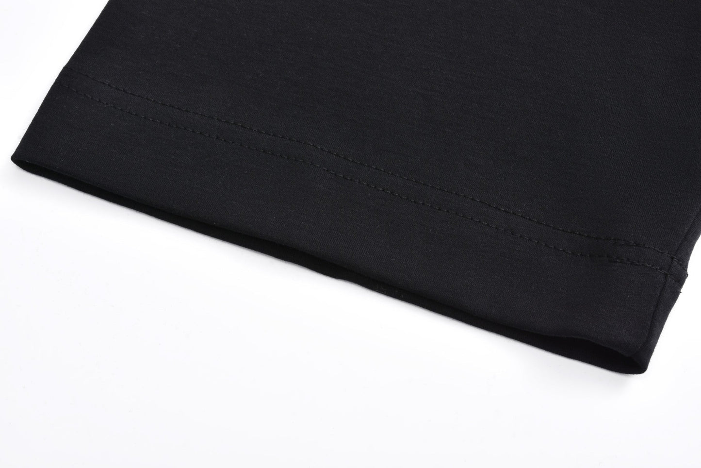 Short sleeves with small leather label on chest