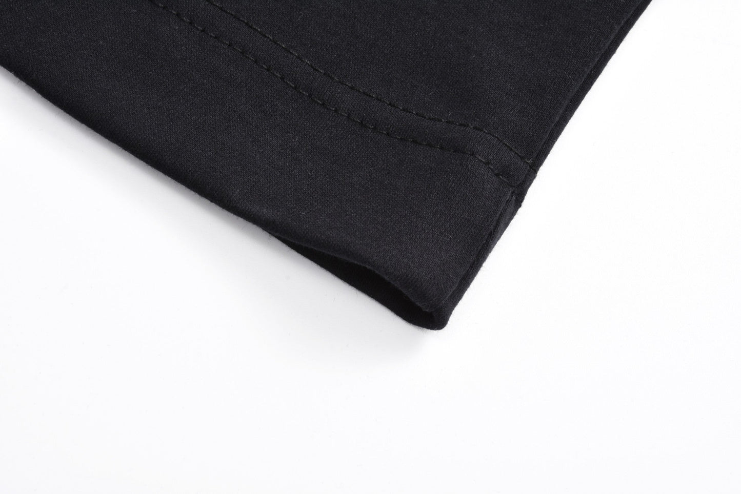 Short sleeves with small leather label on chest