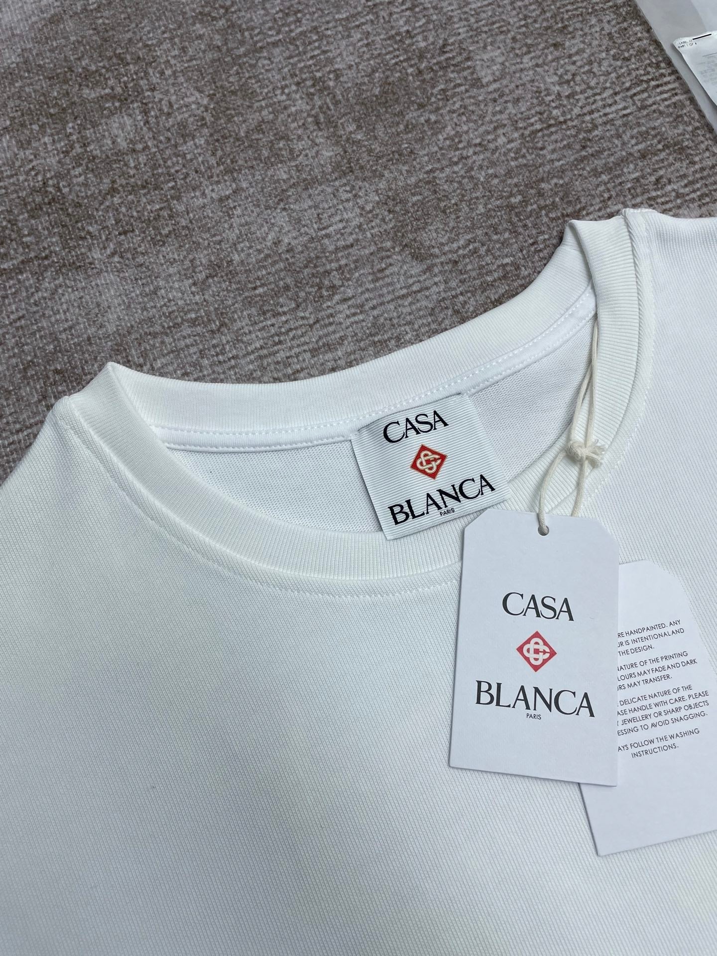 25 Short-sleeved T-shirt