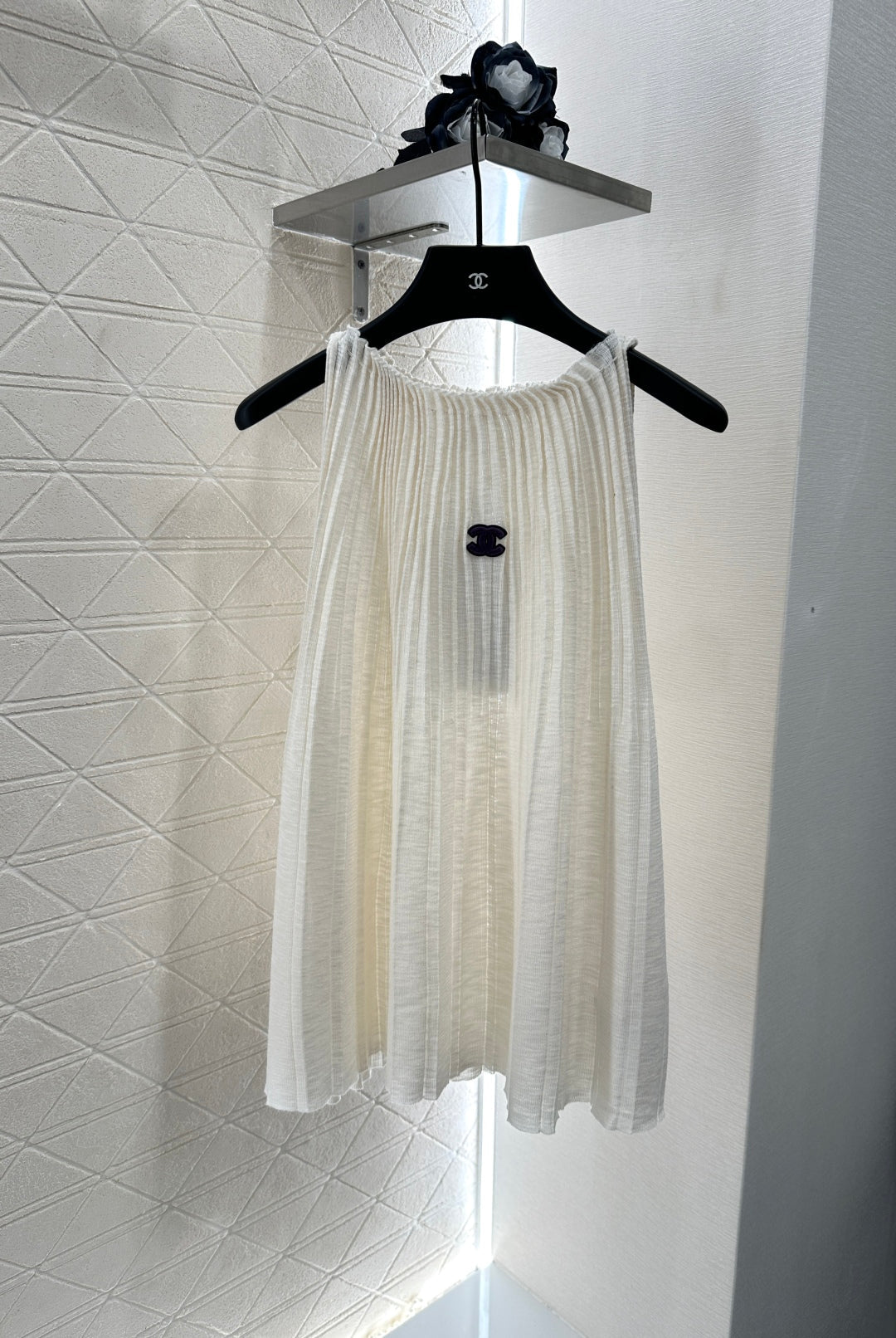 Halter neck pleated knitted vest