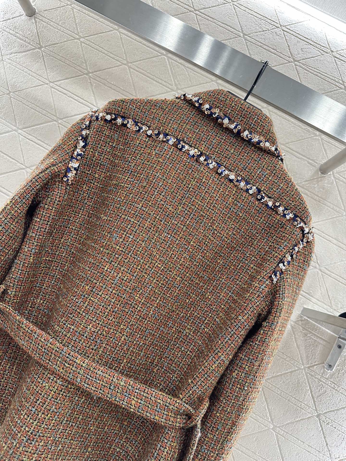 Lapel and belted dress jacket with beaded hem