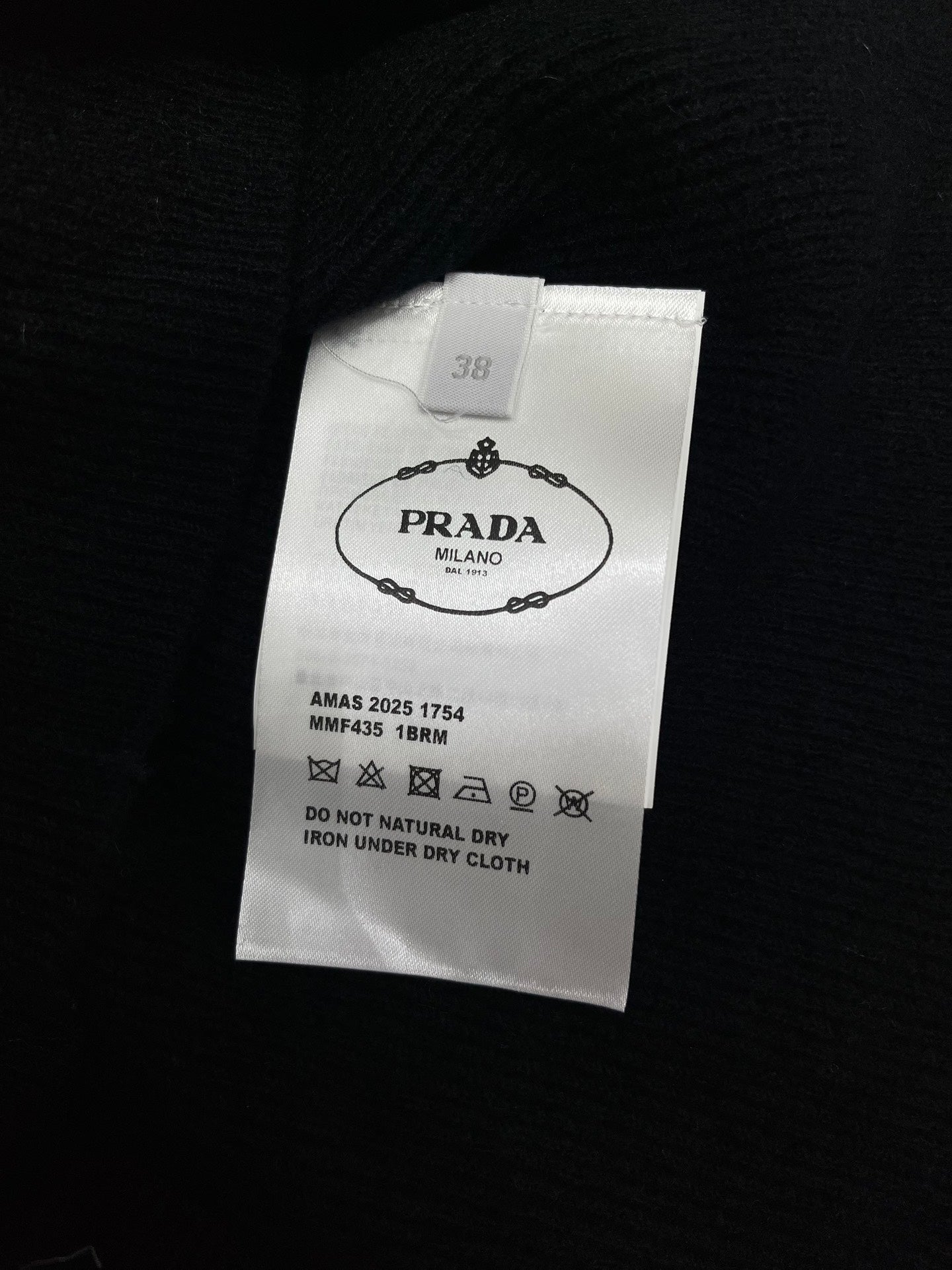 25fw Half high neck triangular vest