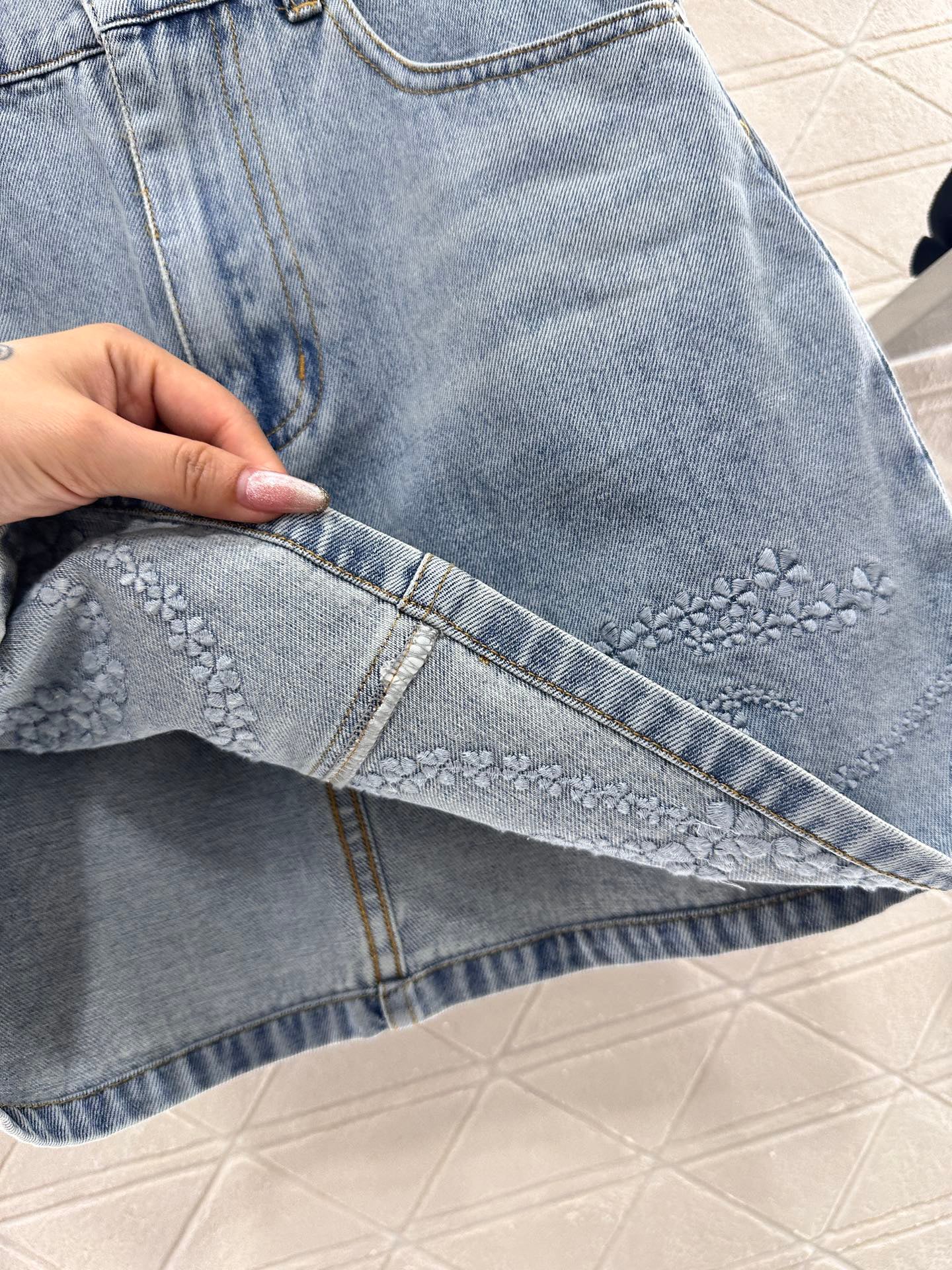 25ss Camellia Embroidery Denim Skirt