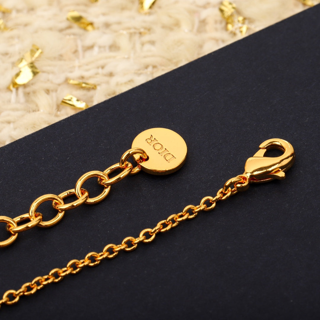 25 Rose Necklace