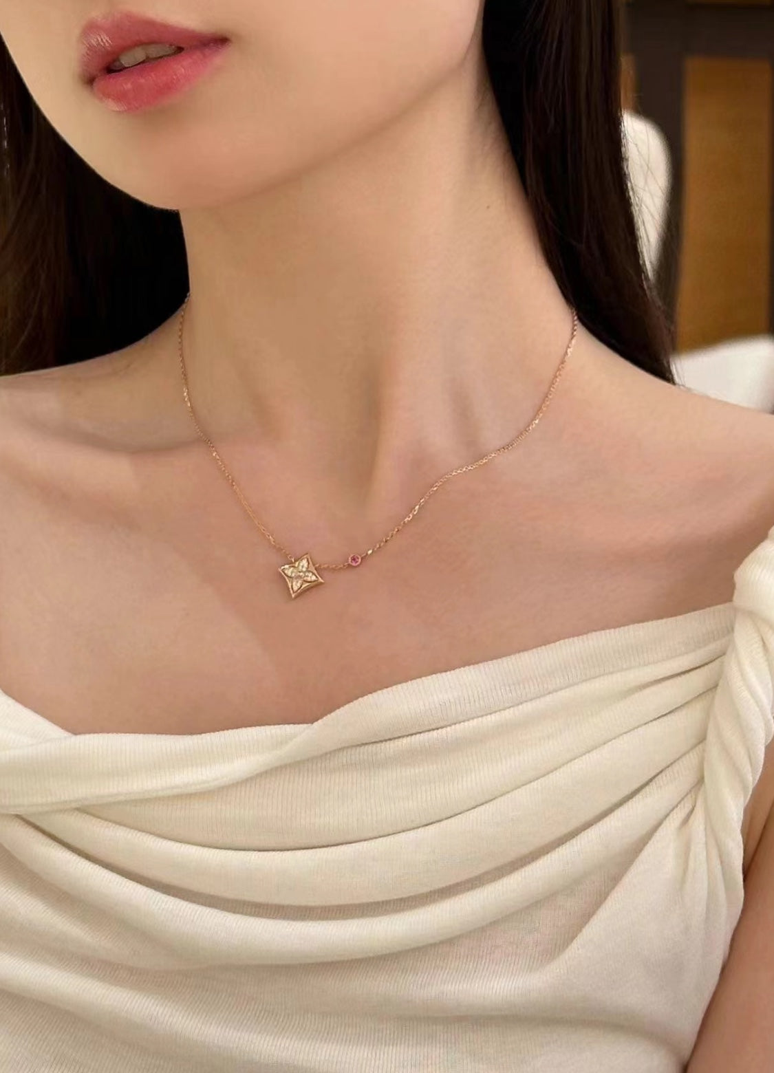 New full diamond floral square necklace