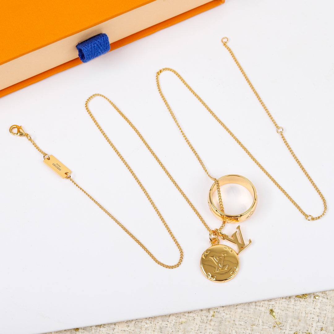 Classic Floral Print Hoop Necklace