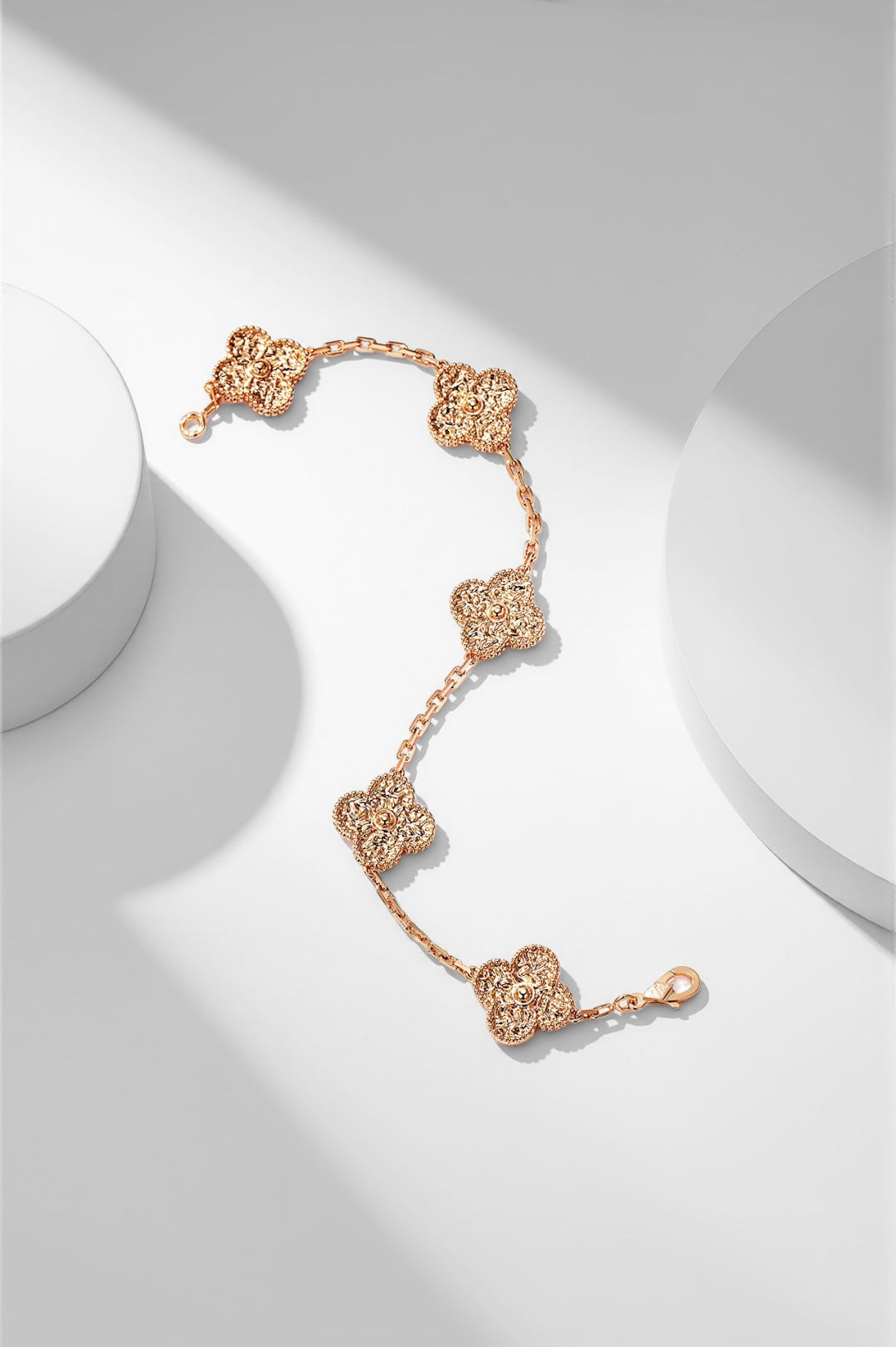 Gold-stamped five-flower bracelet