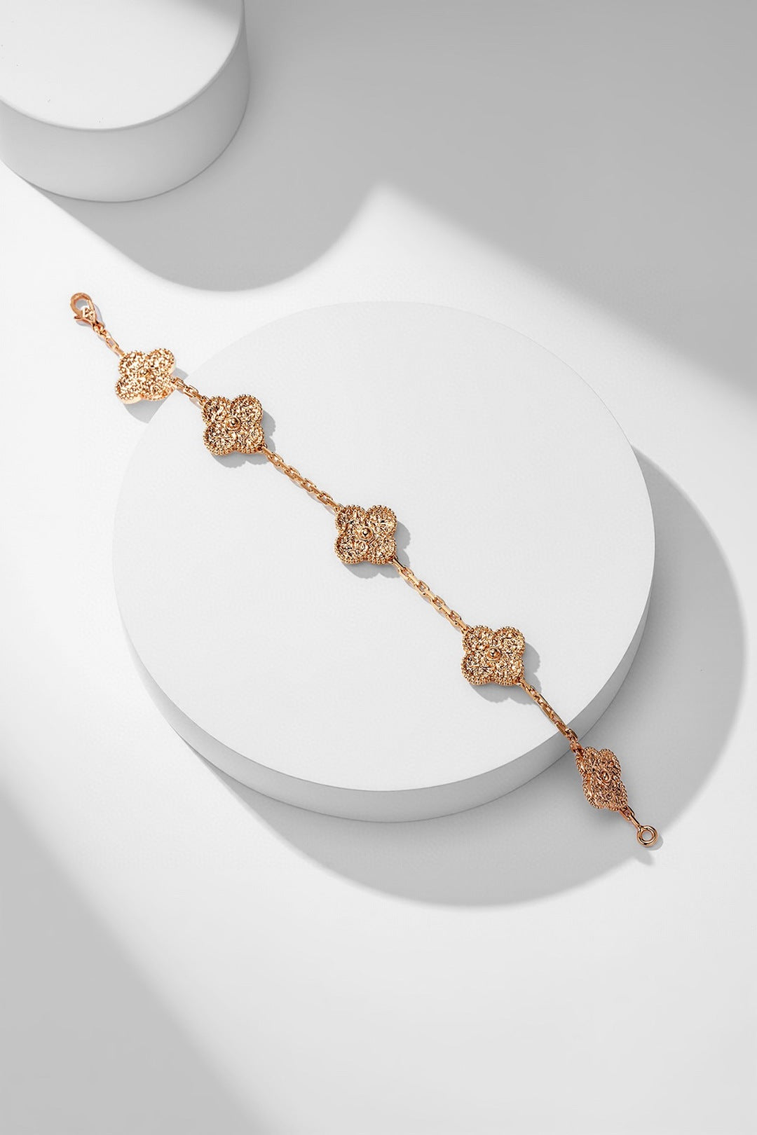 Gold-stamped five-flower bracelet