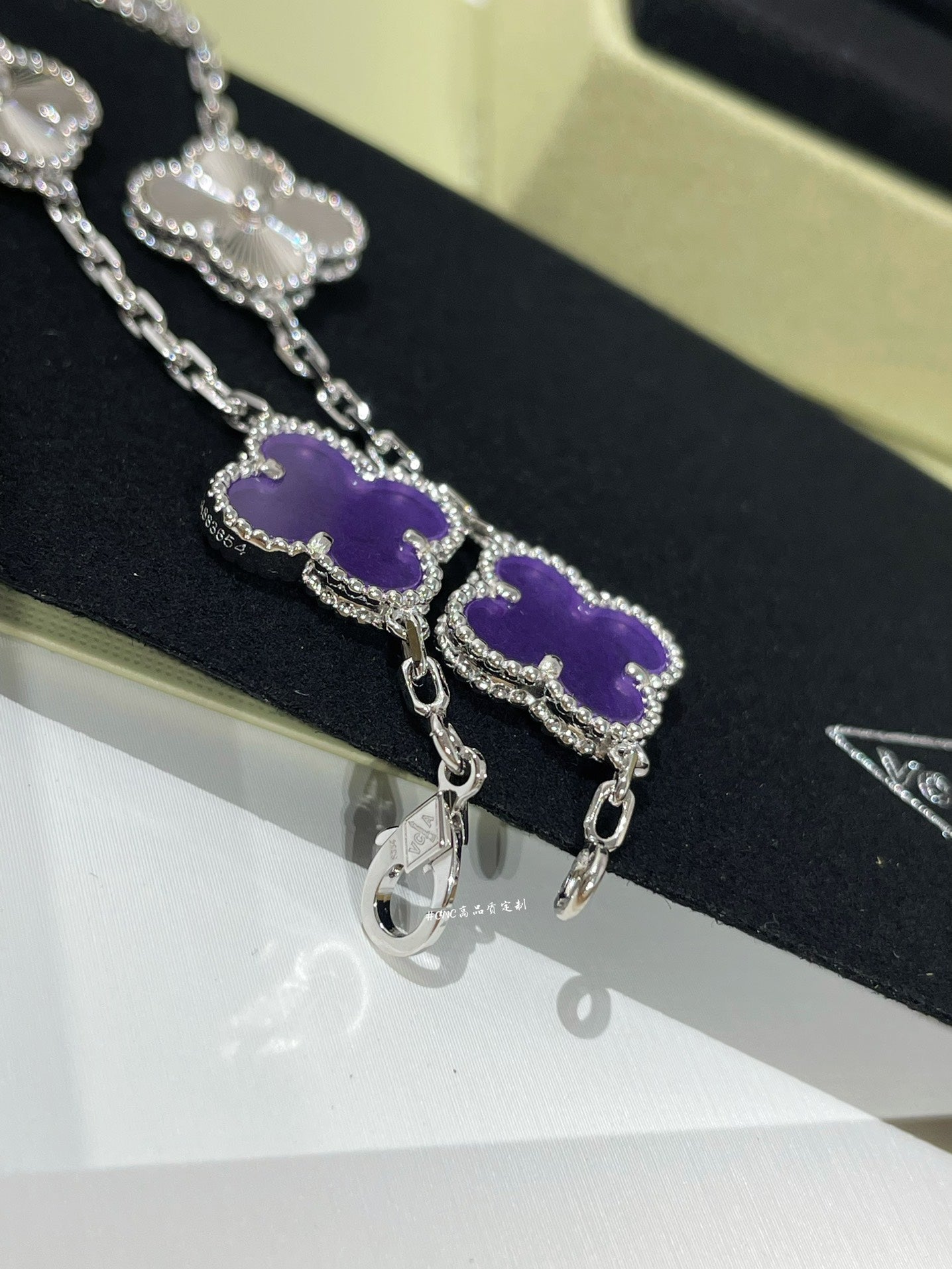Violet guilloché four-leaf clover five-flower bracelet