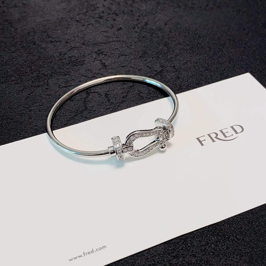 Full diamond horseshoe clasp bracelet