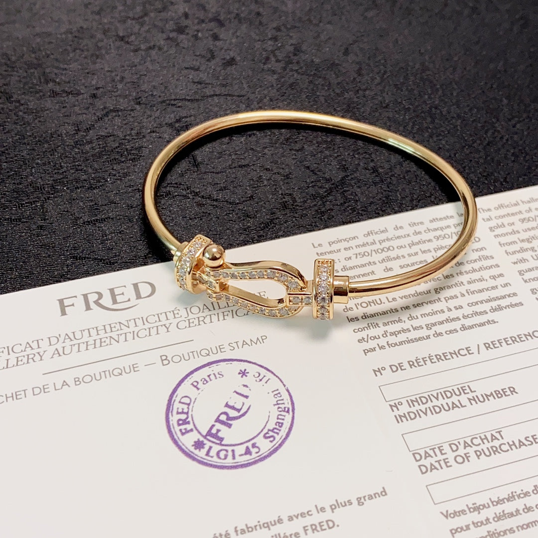 Full diamond horseshoe clasp bracelet