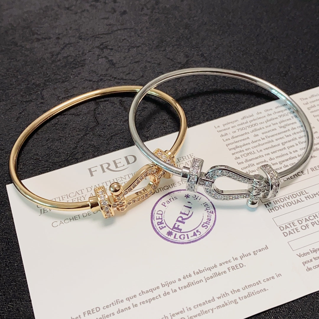 Full diamond horseshoe clasp bracelet