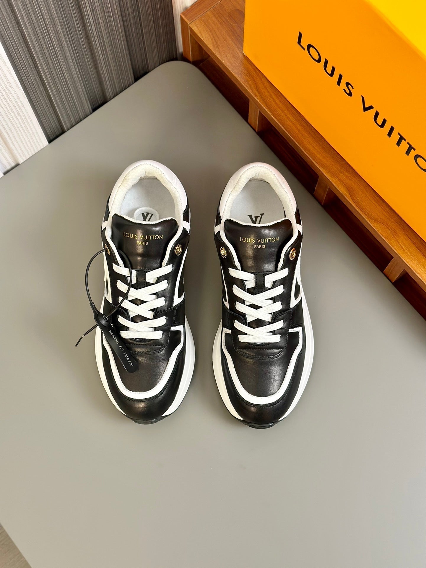 L Men's Sneakers