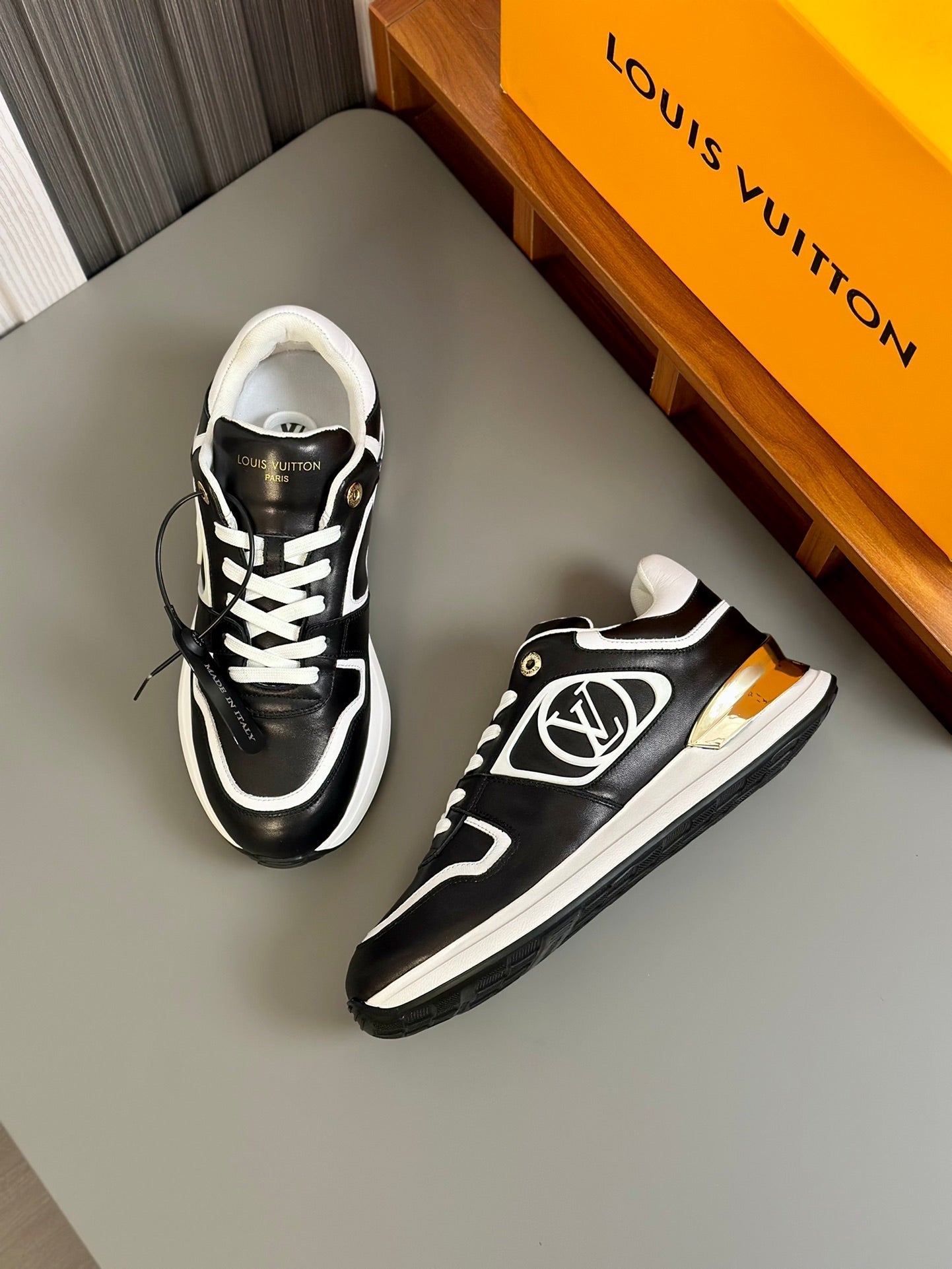 L Men's Sneakers