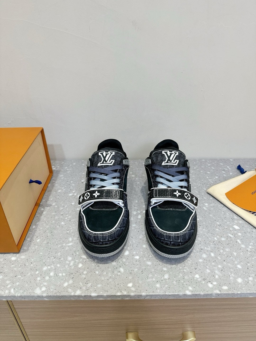 L Men's Skateboarding Shoes