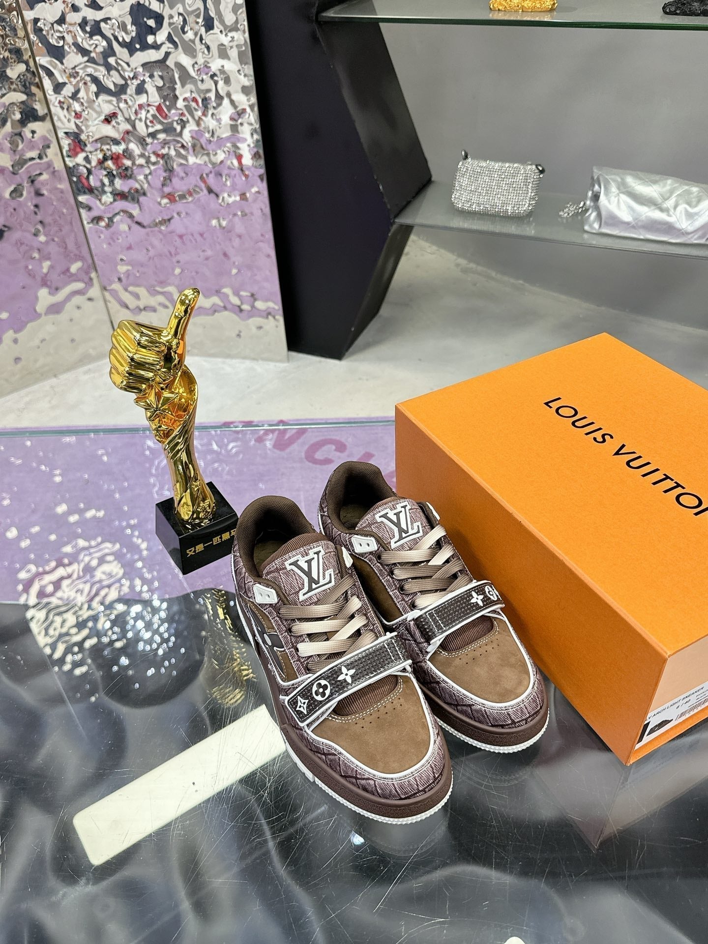 L trainer velcro sneaker