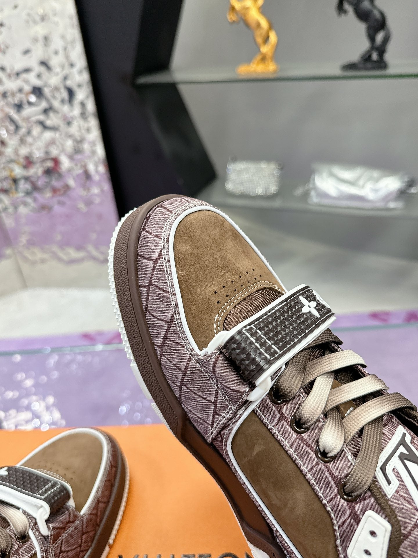 L trainer velcro sneaker