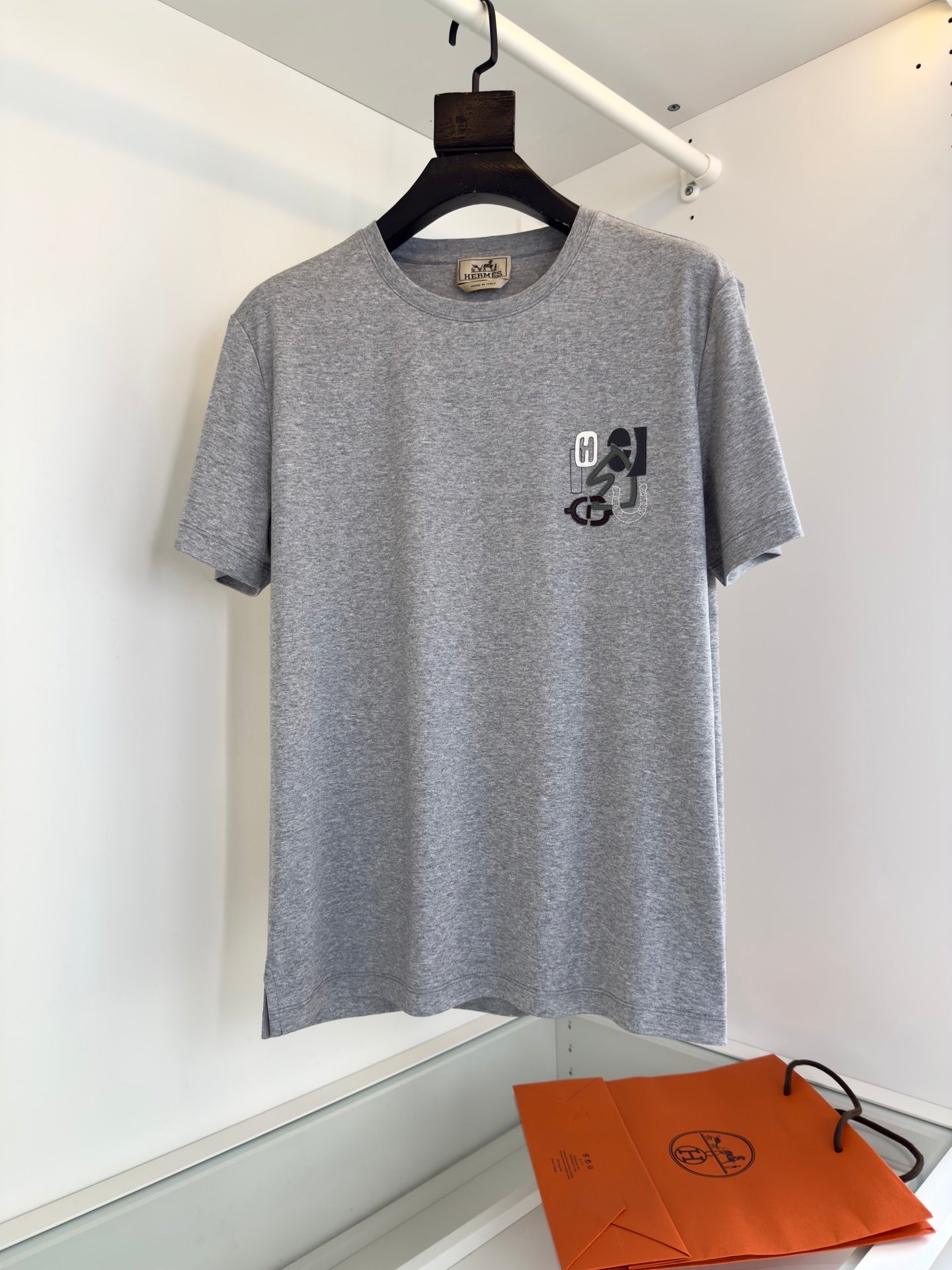 2025 Spring and Summer Leather Embroidery Round Neck Short Sleeve T-shirt