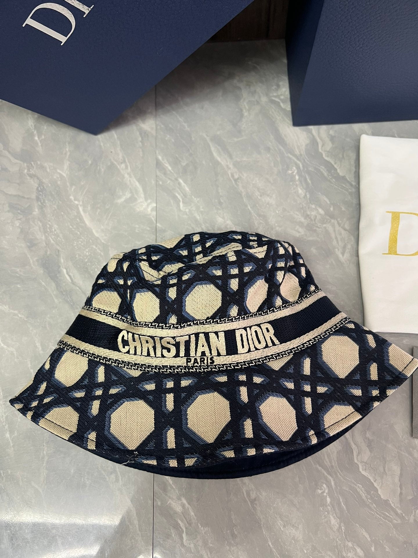 Embroidered Strip Pattern Fisherman's Hat