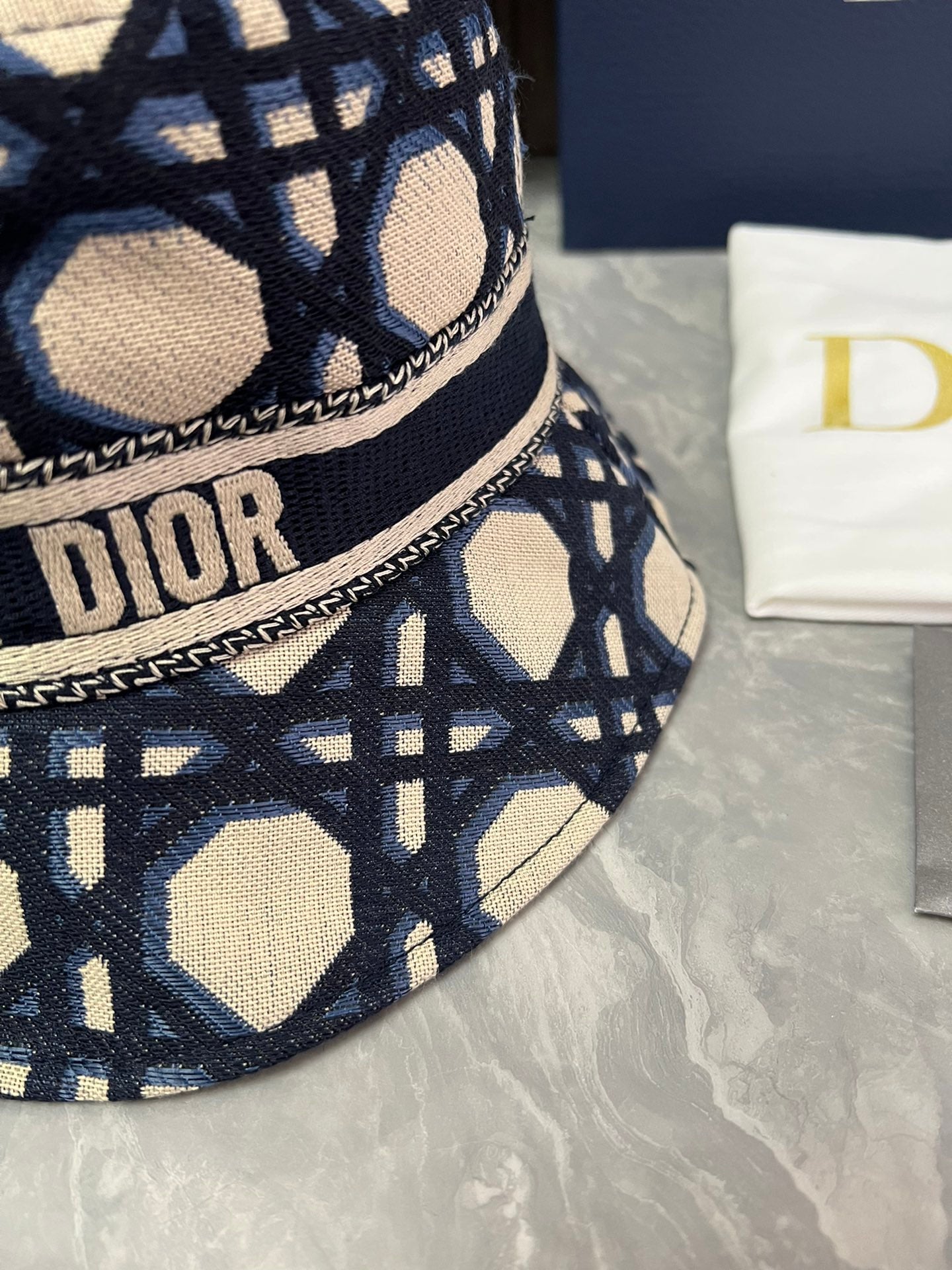 Embroidered Strip Pattern Fisherman's Hat