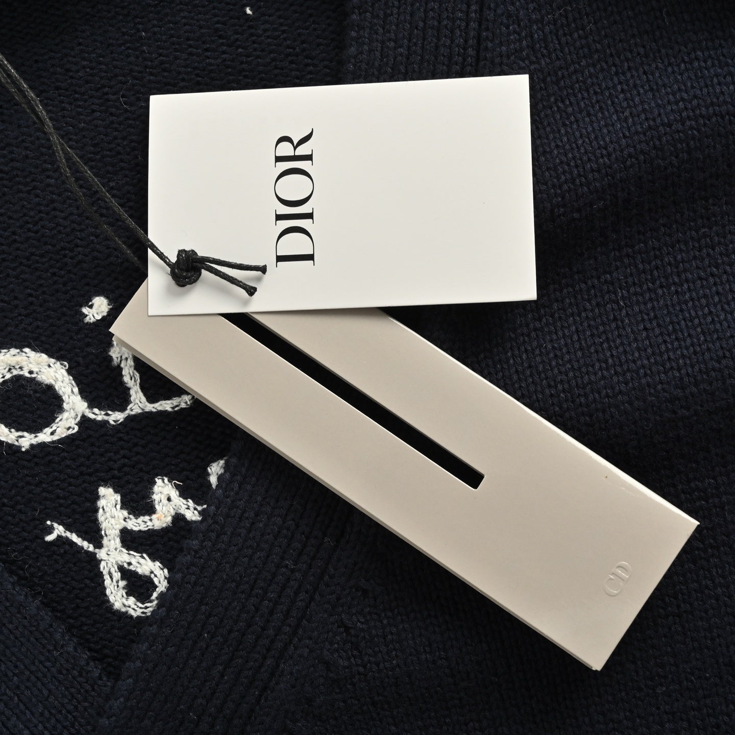 25FW embroidered sweater
