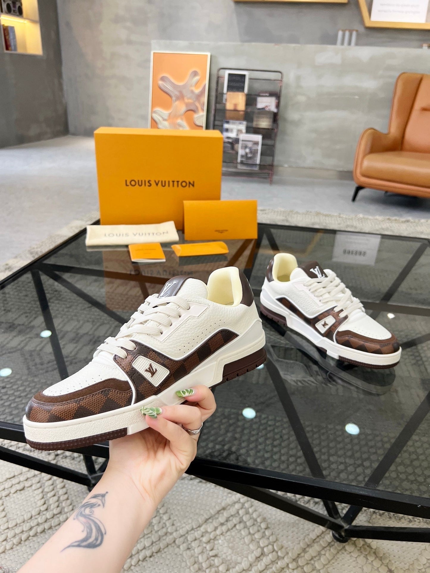 trainer sneaker