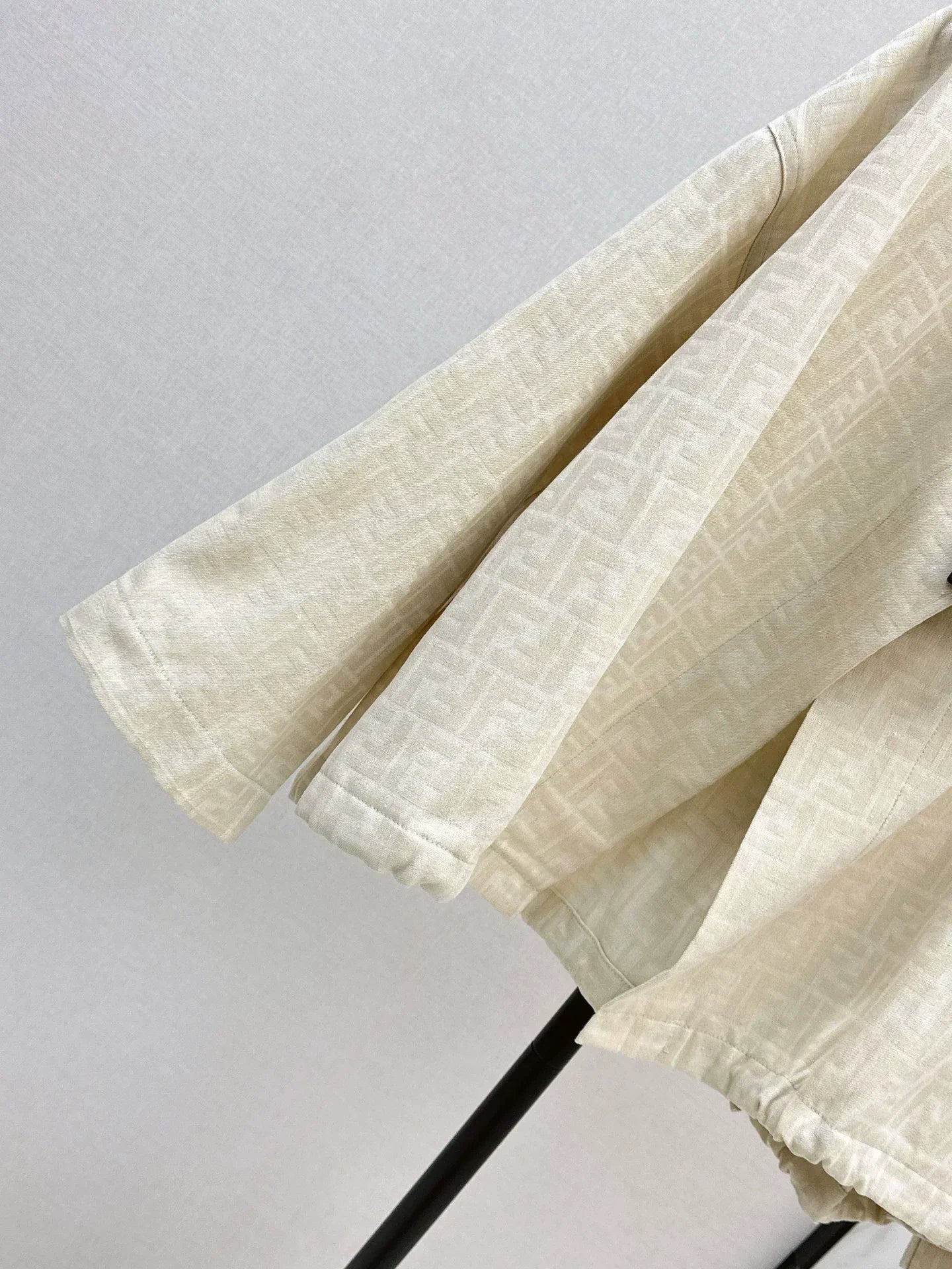 25fw letter print cape coat