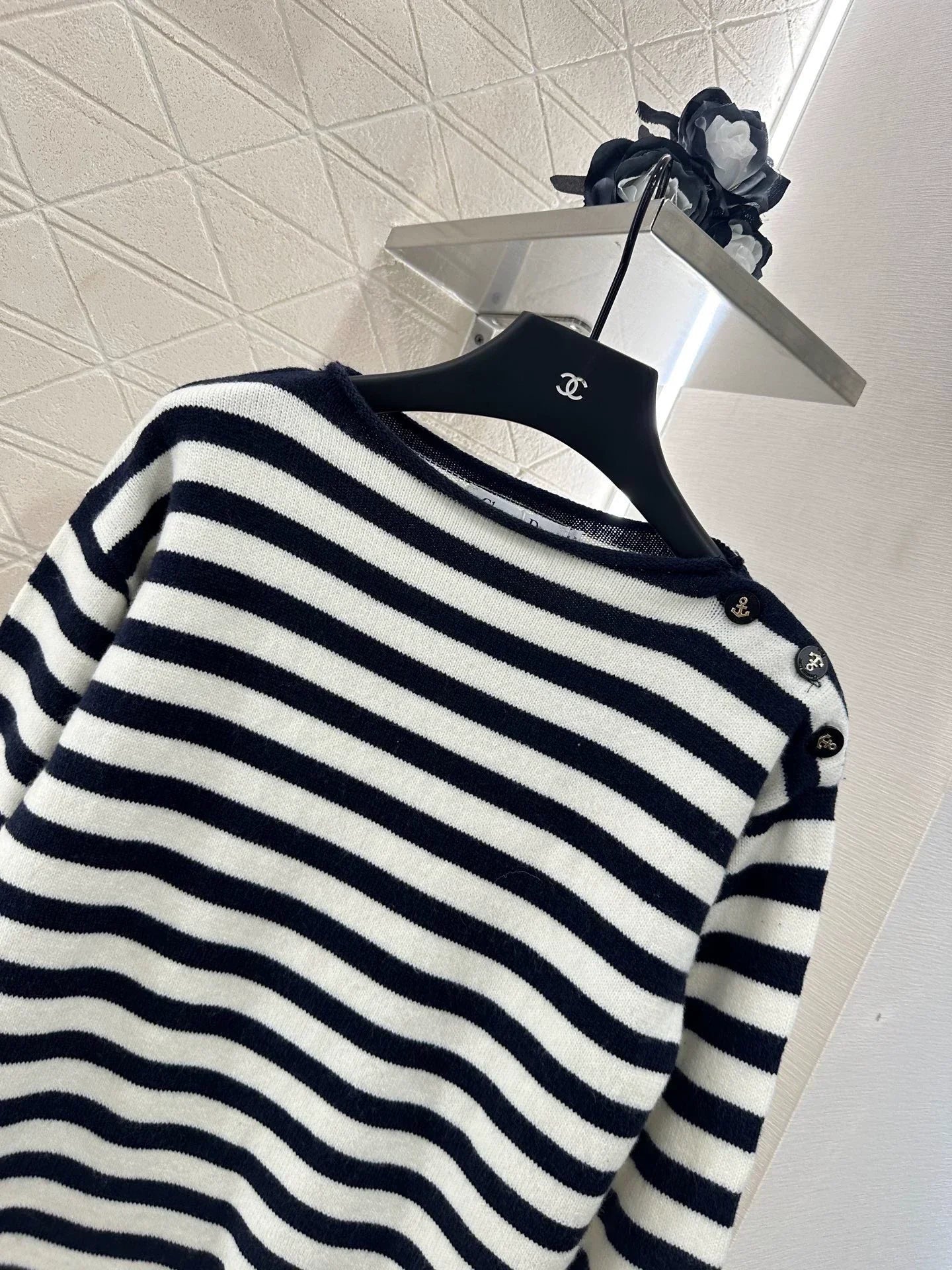 D 25 Striped long-sleeved knit top