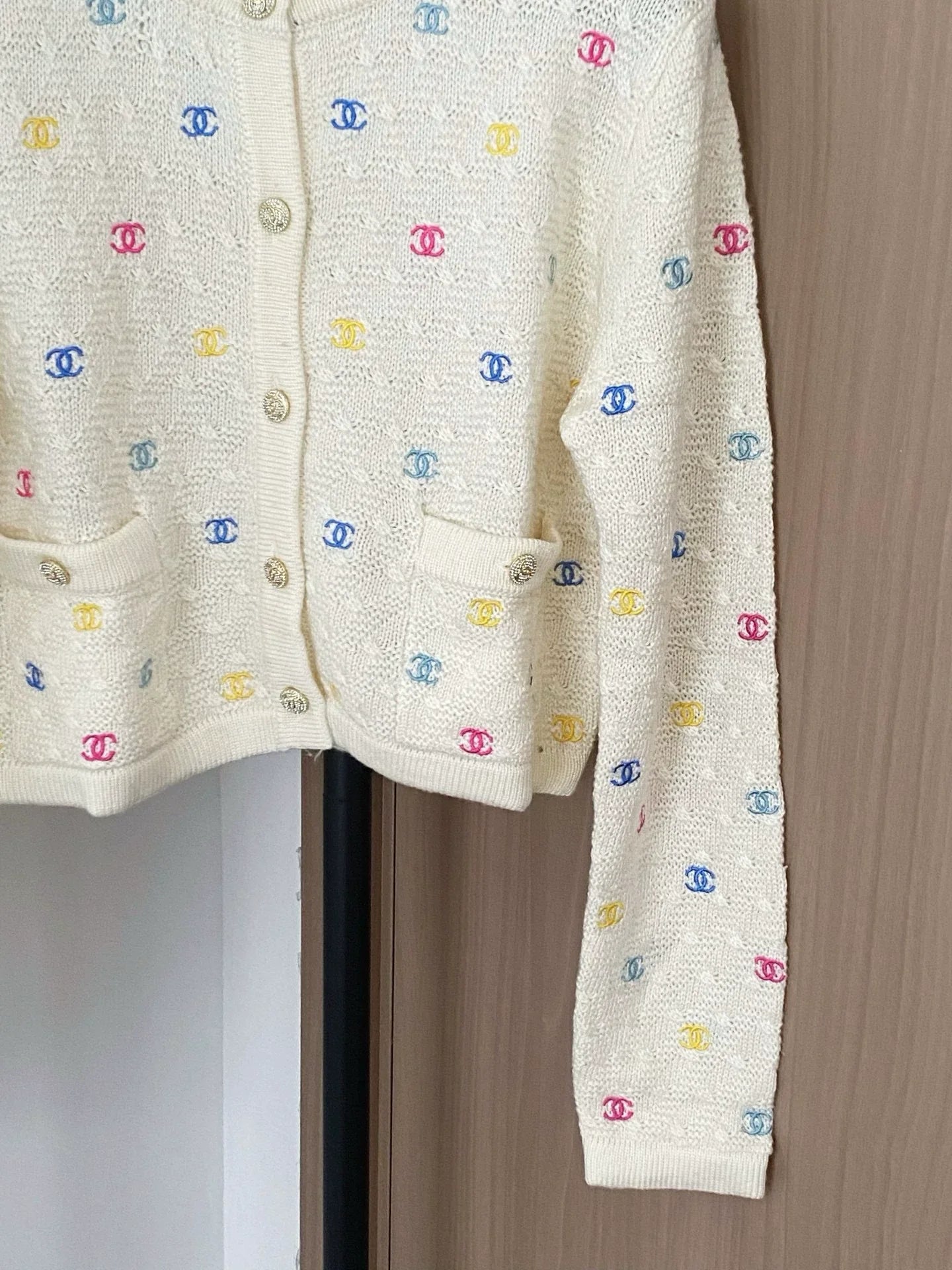 25fw new V-neck embroidered knitted cardigan