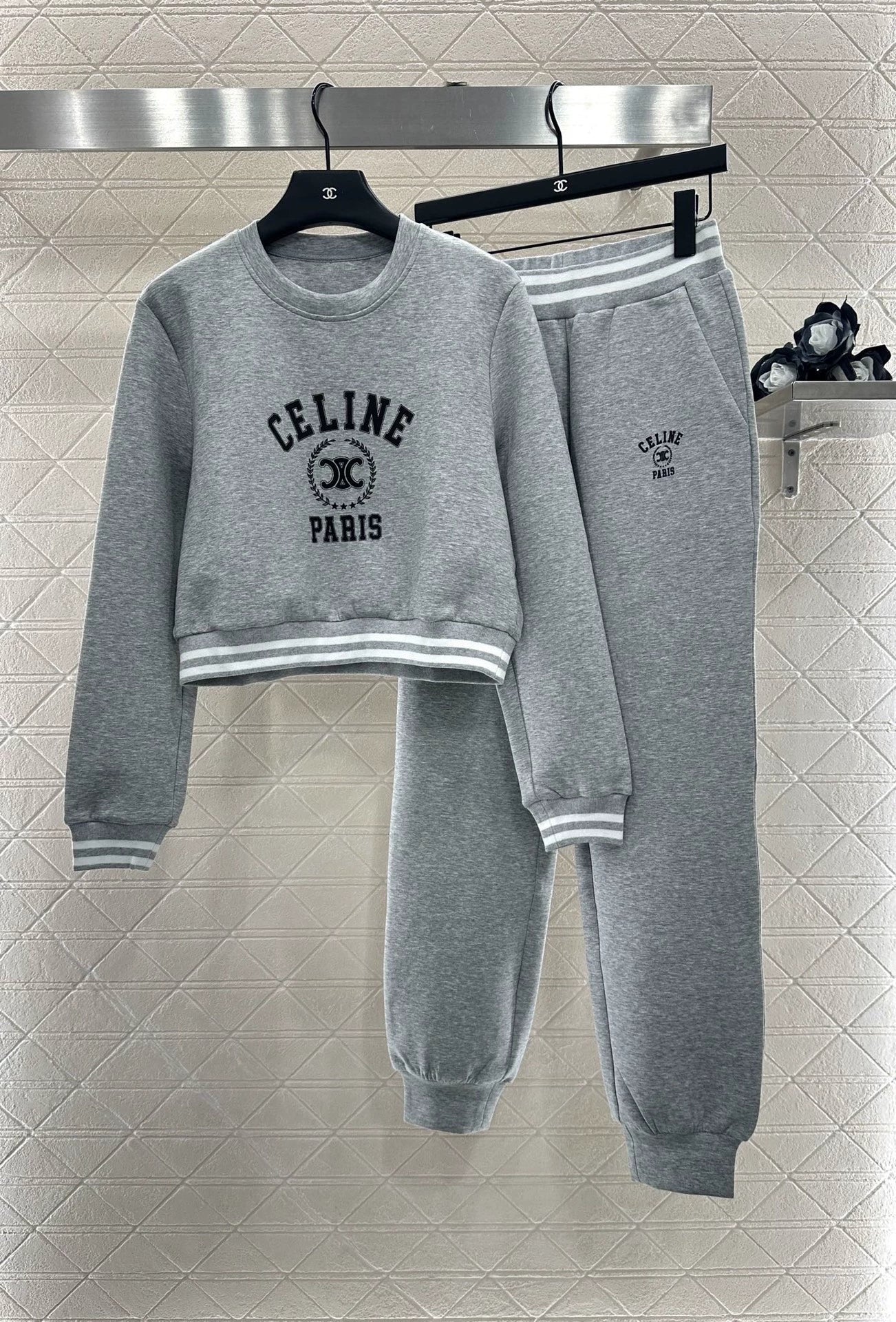 25fw Round neck sweatshirt and pants set