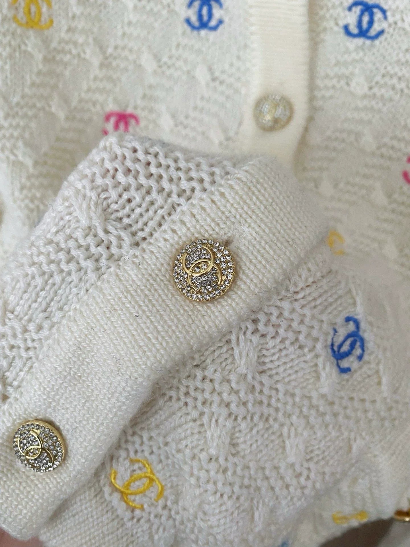 25fw new V-neck embroidered knitted cardigan