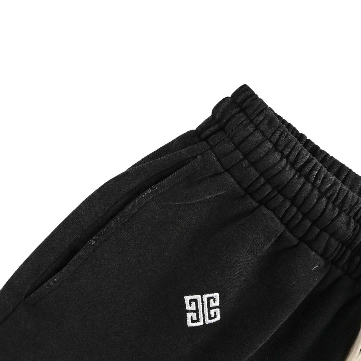 GV 25 Washed embroidery damages shorts