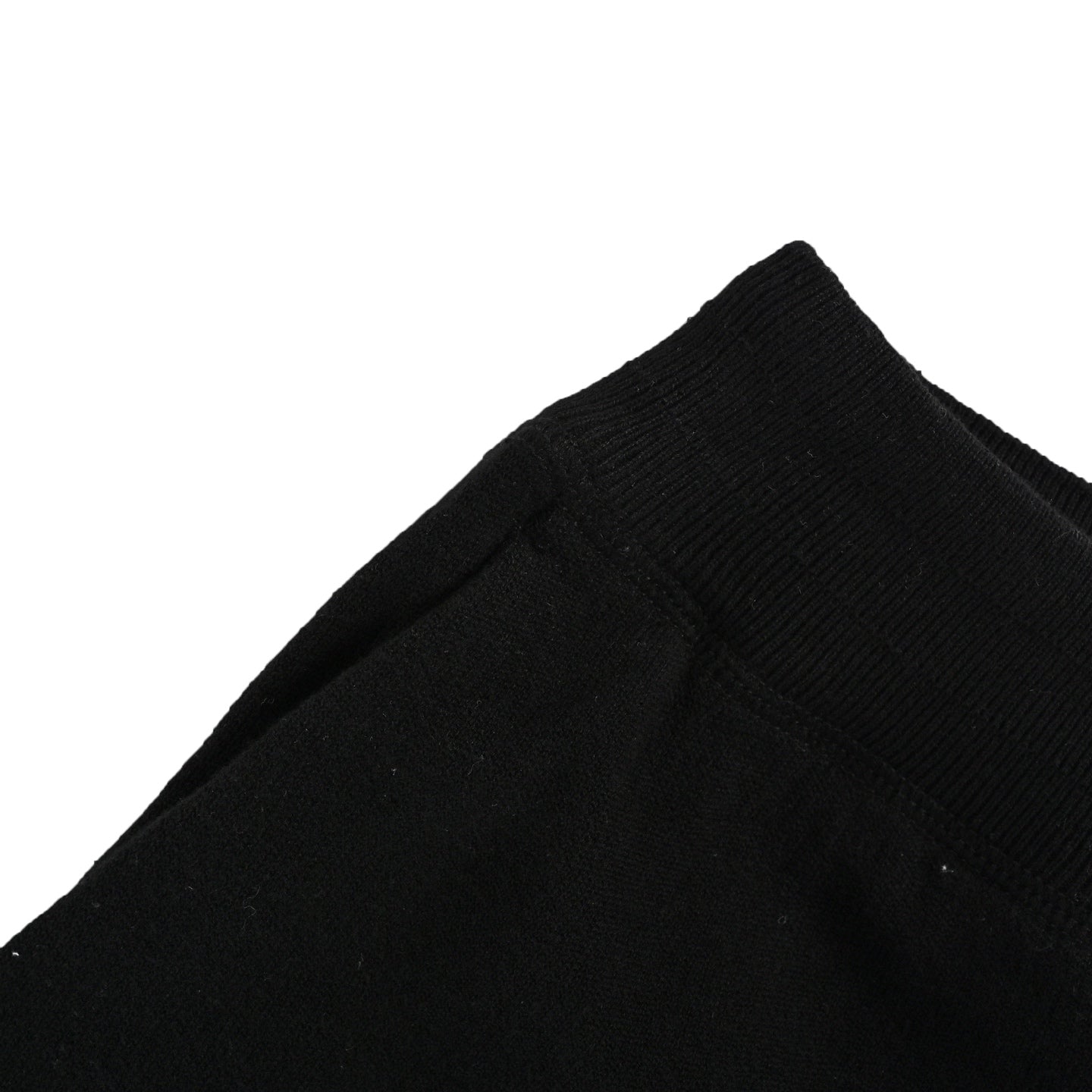 P 25 Embroidered drawstring shorts with small label on the back pocket