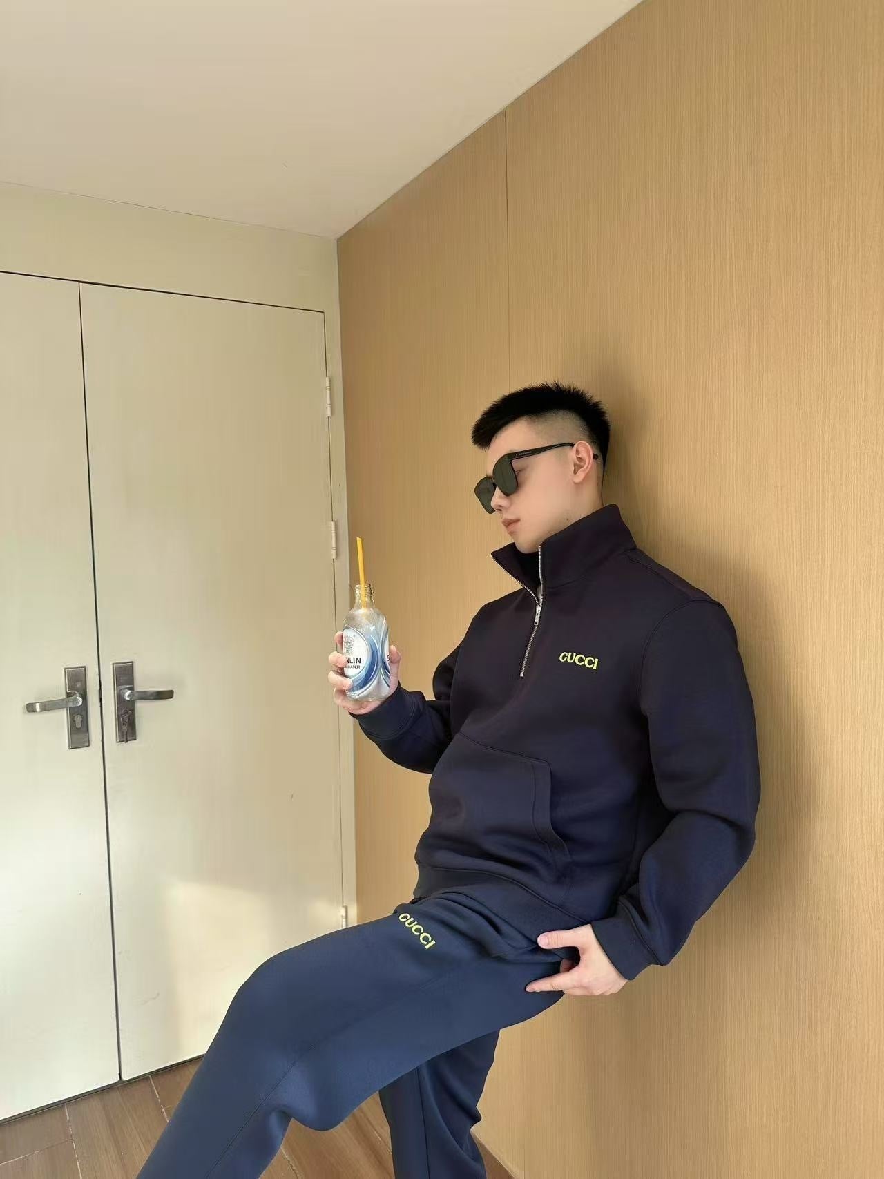 25FW embroidered sweatshirt