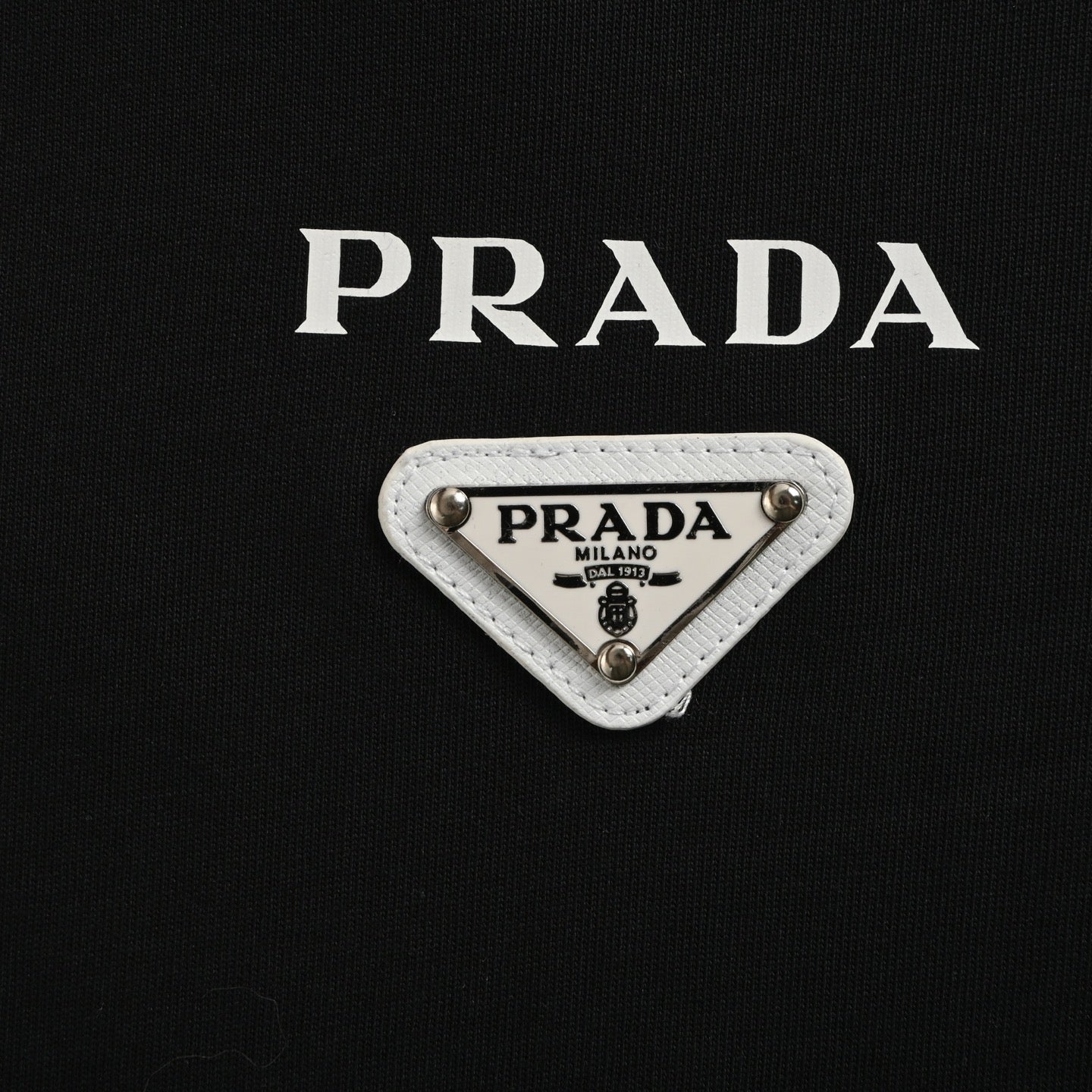 25 Short sleeves with triangle logo and letter print on the neckline