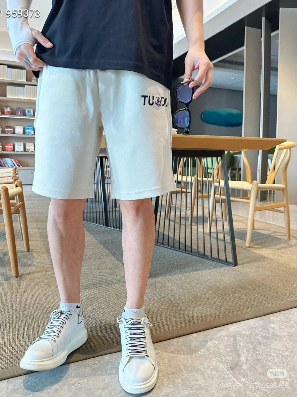 MO 25 Logo Embroidered Shorts