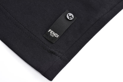 Short sleeves with small leather label on chest