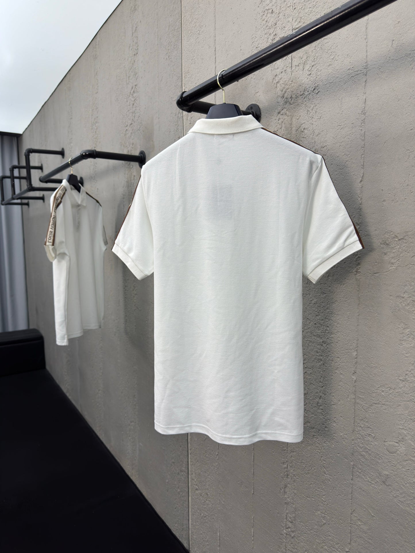 25 Full body embroidered POLO shirt