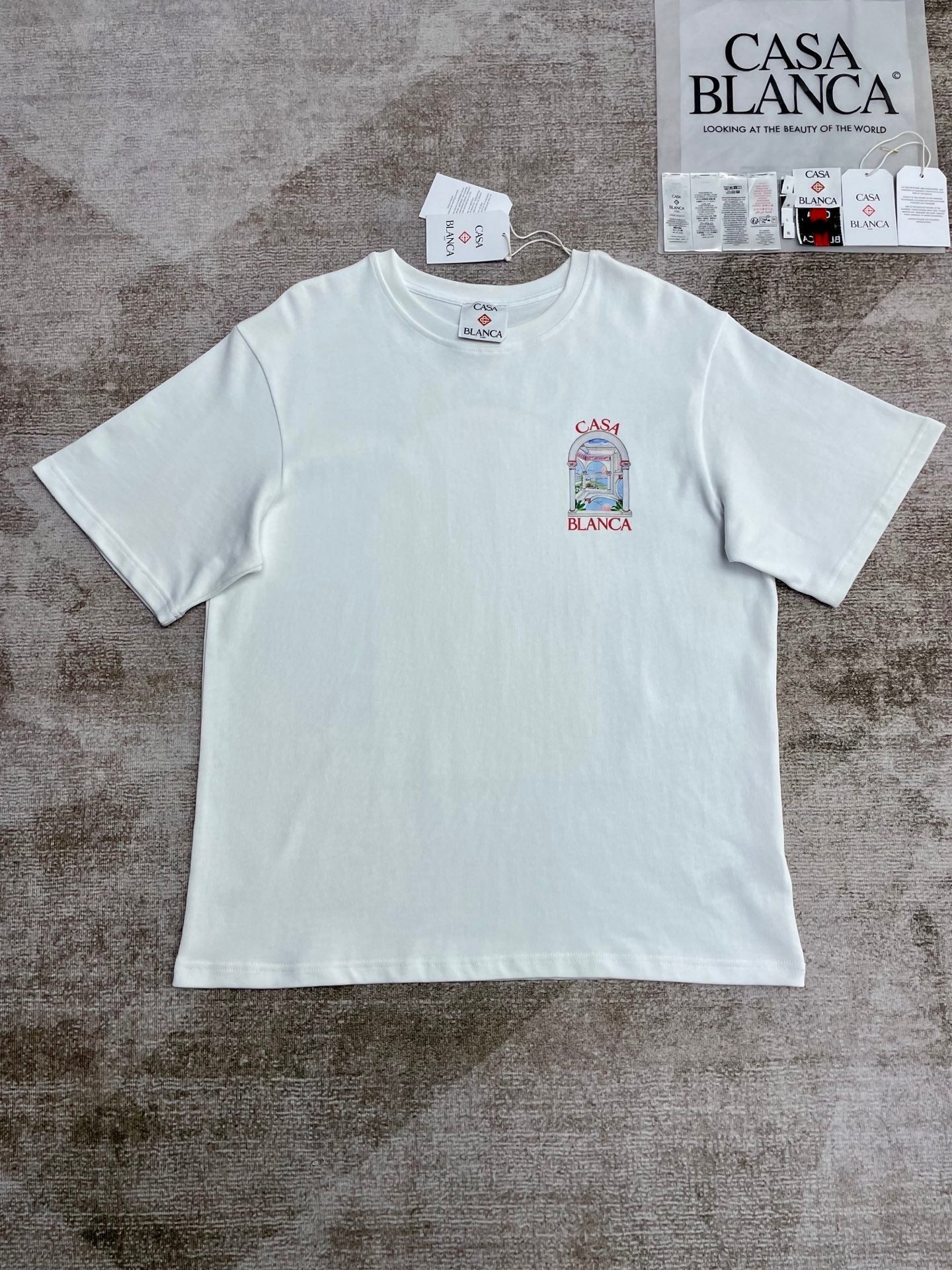 25 Short-sleeved T-shirt