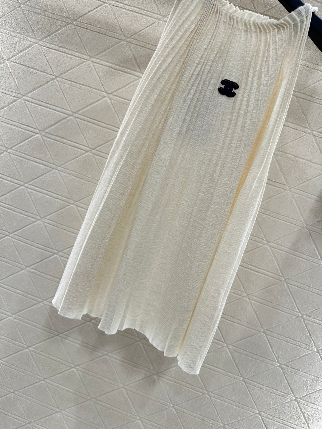 Halter neck pleated knitted vest