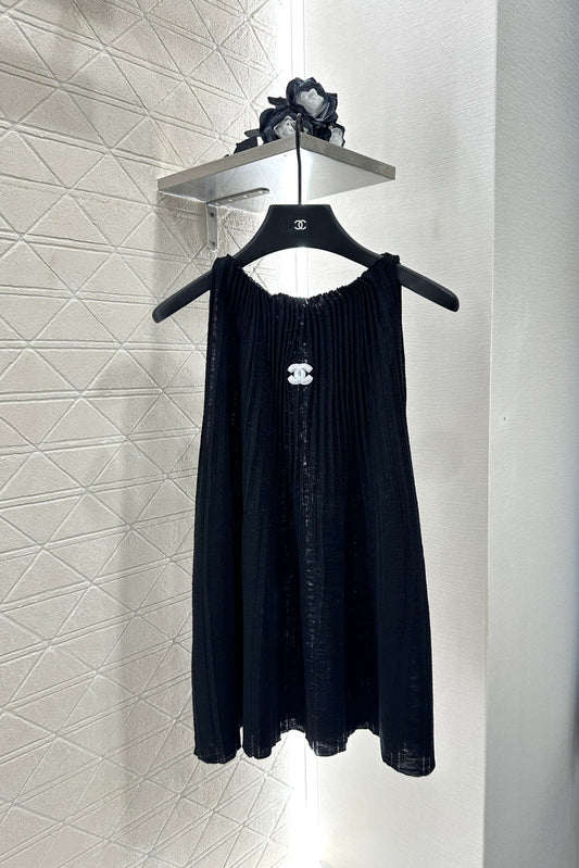 Halter neck pleated knitted vest