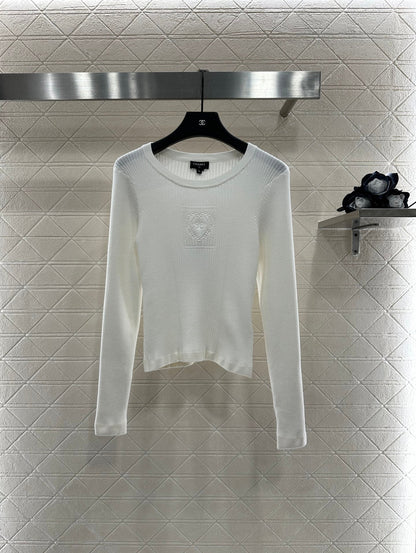 Heart-shaped knitted long-sleeved top