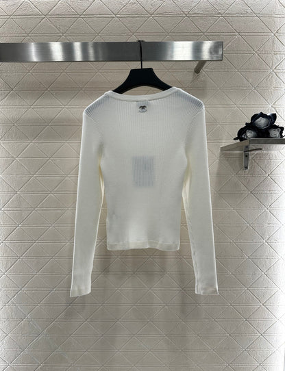 Heart-shaped knitted long-sleeved top