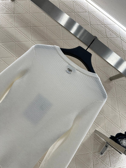 Heart-shaped knitted long-sleeved top