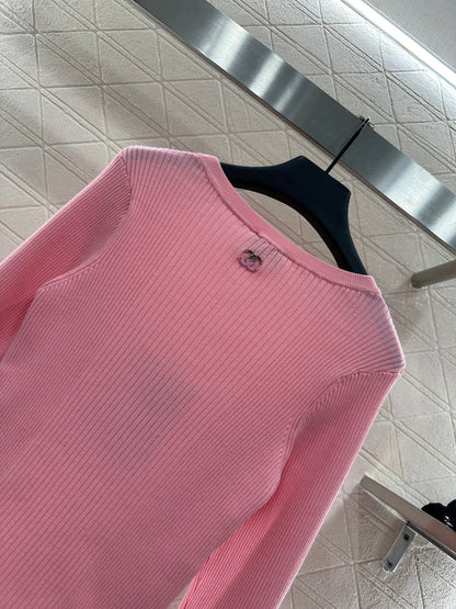 Heart-shaped knitted long-sleeved top