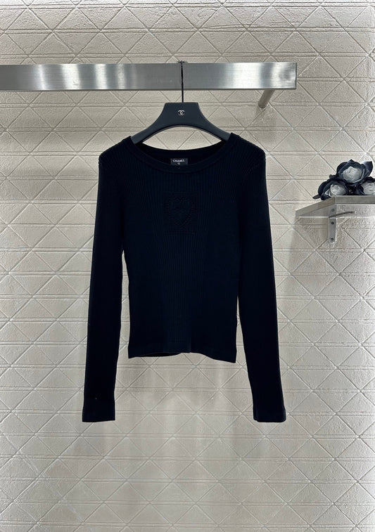Heart-shaped knitted long-sleeved top