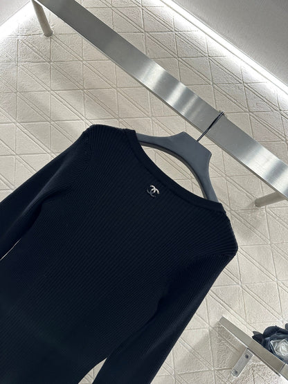 Heart-shaped knitted long-sleeved top