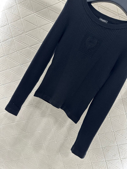 Heart-shaped knitted long-sleeved top