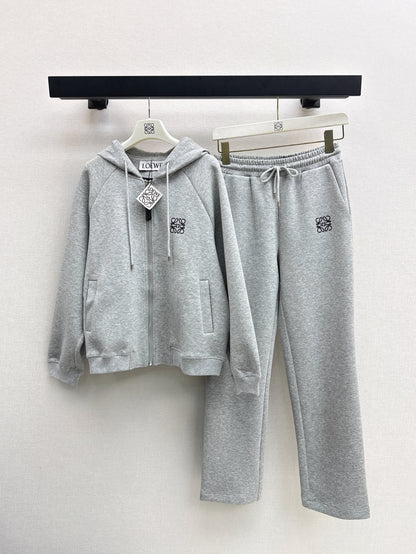 Loose-fitting hooded jacket and trousers